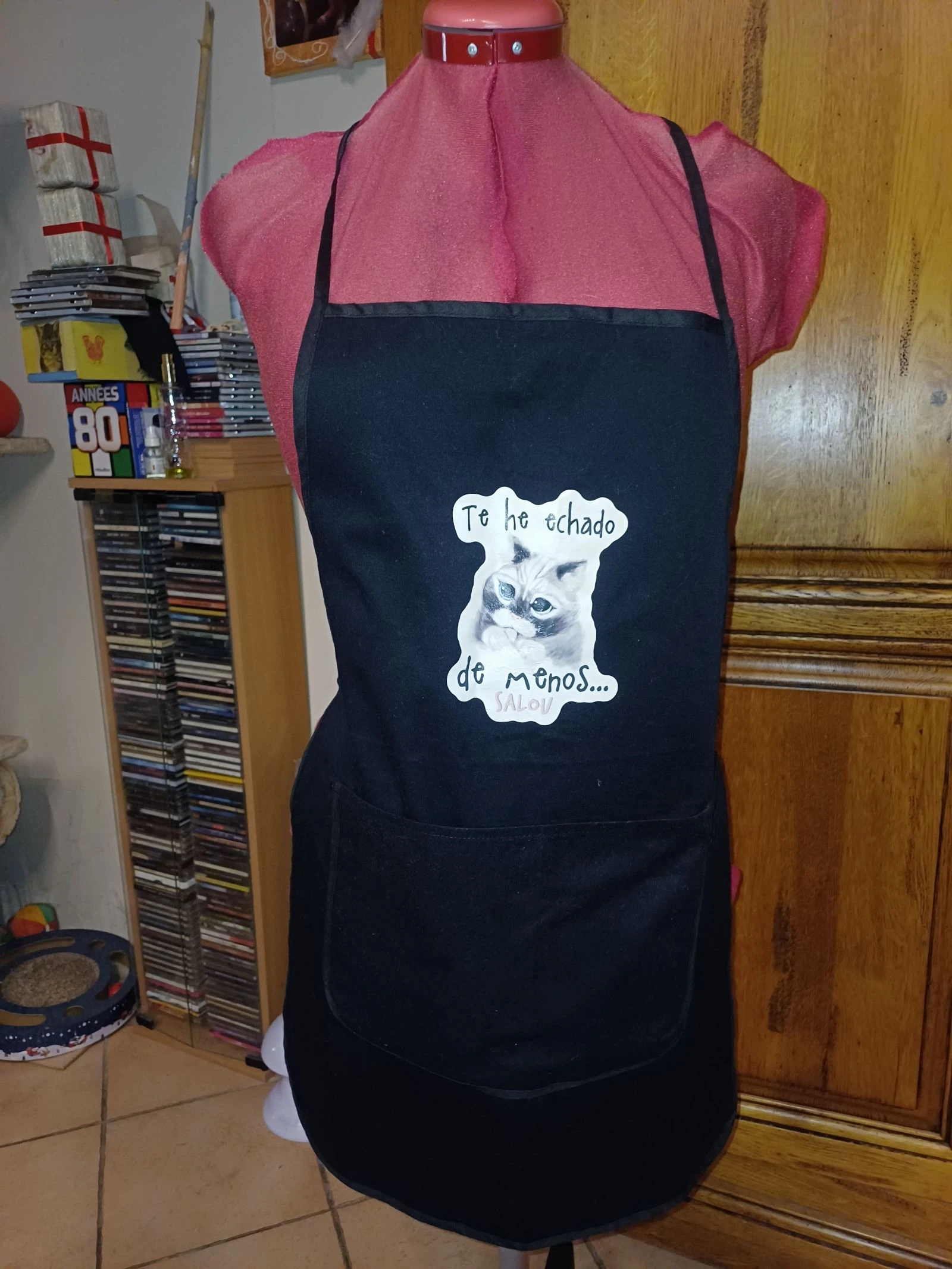 Tablier noir une poche  dessin chat  te he echado de menos salou 